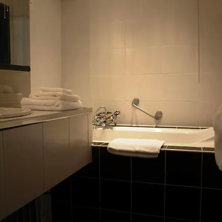 Landgoed, Jachtslot De Mookerheide